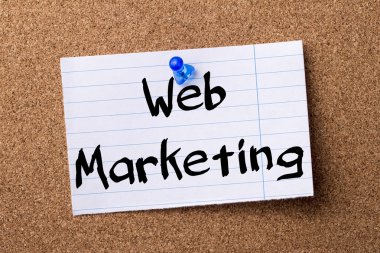 Web Pazarlama - ağlamış kağıt tutturulmuş bulletin board Not