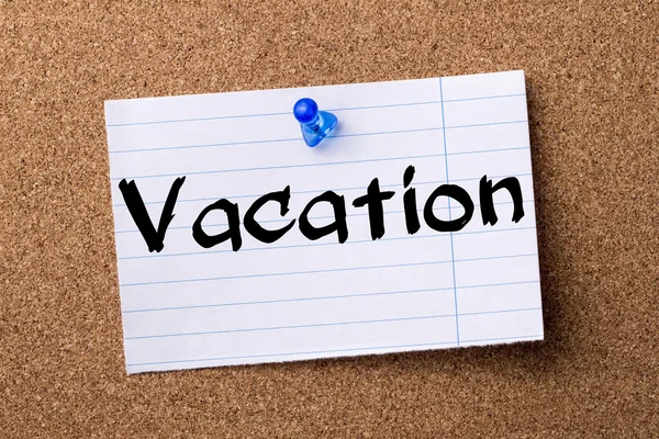 Vacation - teared note paper pinned on bulletin board — Stock Photo, Image