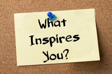 Ne ilham verir? -Yapışkanlı etiket tutturulmuş bulletin board