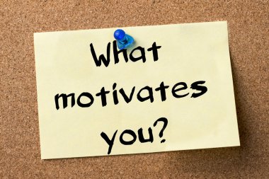 Seni motive eden ne? -Yapışkanlı etiket tutturulmuş bulletin board