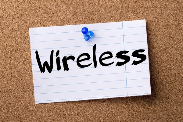 Wireless - kertas catatan robek disematkan pada papan buletin — Stok Foto