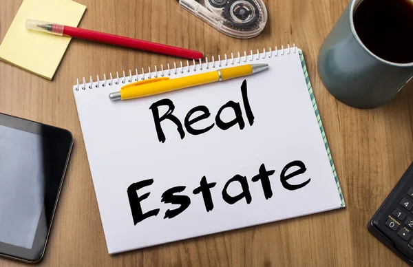 Real Estate - Poznámkový blok s textem — Stock fotografie