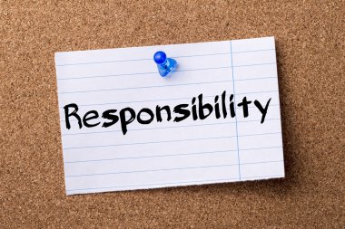 Sorumluluk - kalçası not kağıdı bulletin board tutturulmuş.