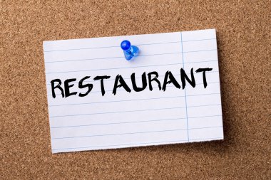 Restoran - kalçası not kağıdı bulletin board tutturulmuş.