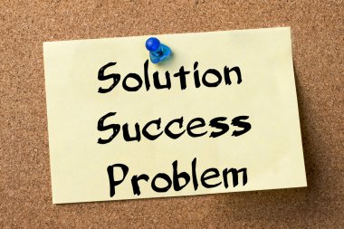 Çözüm başarı Problem - yapışkanlı etiket Bülteni boa üzerinde sabitlenmiş.