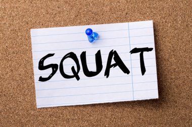 Ağız kavgası - kalçası not kağıdı bulletin board tutturulmuş.