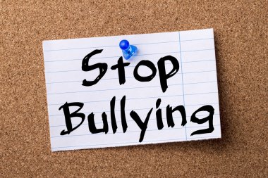 Bullying - kağıt bulletin board tutturulmuş kalçası not bırak