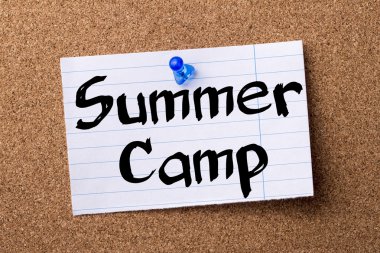 Yaz kampı - kalçası not kağıdı bulletin board tutturulmuş