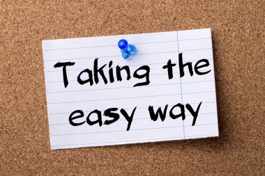 Belgili tanýmlýk basit yol - kağıt bulletin board tutturulmuş kalçası not alarak