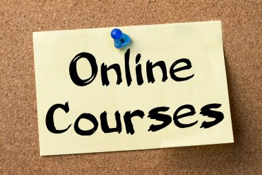 Online Kurslar - yapışkanlı etiket bulletin board tutturulmuş.