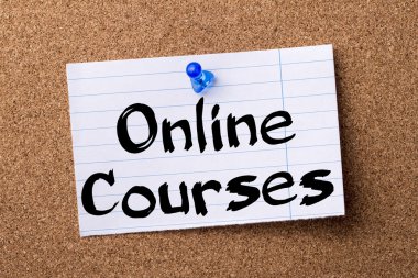Online Kurslar - kalçası not kağıdı bulletin board tutturulmuş.
