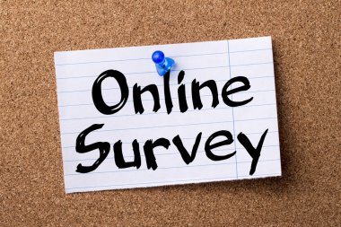 Online Anket - kalçası not kağıdı bulletin board tutturulmuş.
