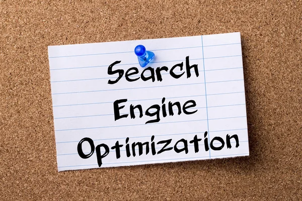 Arama Motoru Optimizasyonu - kalçası not kağıdı bulleti üzerinde sabitlenmiş.
