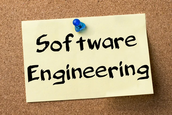 Software Engineering - клейка етикетка, закріплена на дошці оголошень — стокове фото