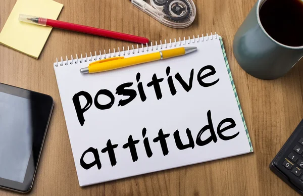Positieve attitude - Pad met notitietekst — Stockfoto