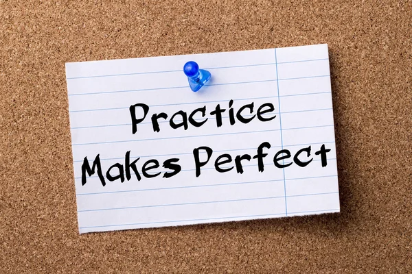 Practice makes Perfect - teared note paper pinned on bulletin bo — Stock Photo, Image