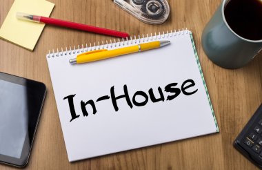 Şirket içinde - not defteriyle metin