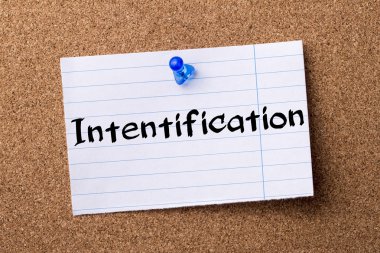 İntentification - kalçası not kağıdı bulletin board tutturulmuş.