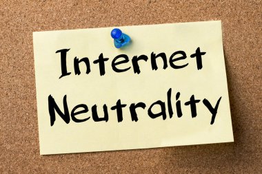 Internet tarafsızlık - yapışkanlı etiket bulletin board tutturulmuş.