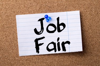 Fuarı - kalçası Not kağıt bulletin board tutturulmuş iş