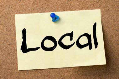 Yerel - yapışkanlı etiket bulletin board tutturulmuş