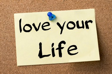 Hayatını aşk - yapışkanlı etiket bulletin board tutturulmuş