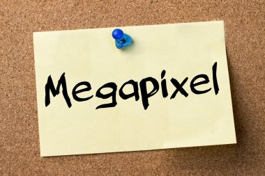 Megapiksel - yapışkanlı etiket bulletin board tutturulmuş.