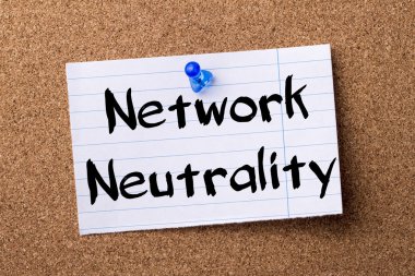 Ağ tarafsızlık - kalçası not kağıdı bulletin board tutturulmuş.