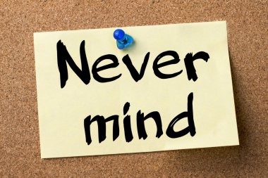 Boş ver - yapışkanlı etiket bulletin board tutturulmuş