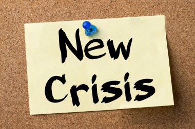 Yeni kriz - yapışkanlı etiket bulletin board tutturulmuş.