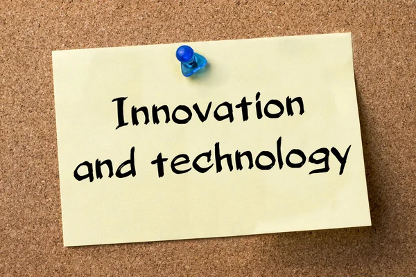 Inovace a technologie - nálepka připnul bulletinu bo — Stock fotografie