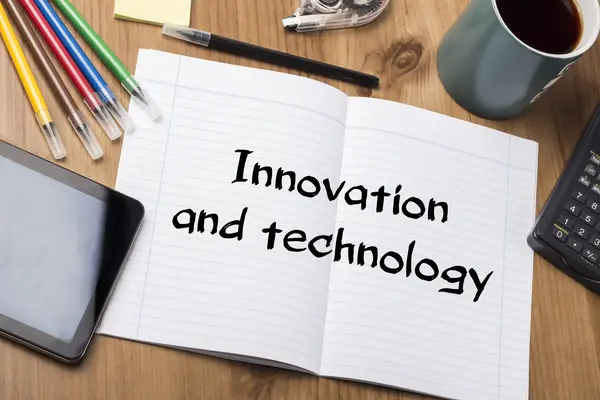 Innovazione e tecnologia - Note Pad con testo — Foto Stock