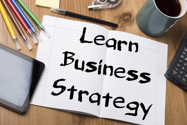Aprende estrategia de negocios - Bloc de notas con texto — Foto de Stock
