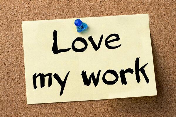 Люблю свою работу - клею этикетку на буллетиновую доску
