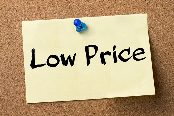 Low Price - etichetta adesiva appuntata sulla bacheca — Foto Stock
