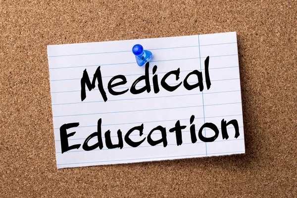 Educazione medica - carta stracciata appuntato sulla bacheca — Foto Stock