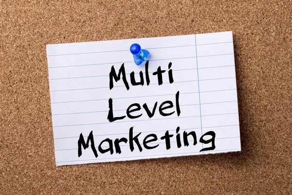 Multi Level Marketing Mlm - Opmerking gescheurd papier vastgemaakt op bulletin — Stockfoto