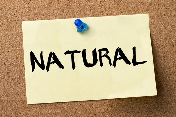 Natuurlijke - etiket vastgemaakt op prikbord — Stockfoto