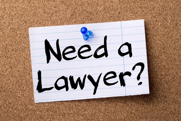 Potřebujete právníka? -teared případy papíru na nástěnce — Stock fotografie