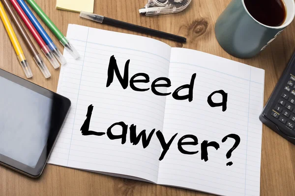 Χρειάζεστε δικηγόρο; -Σημείωση Pad με κείμενο — Φωτογραφία Αρχείου