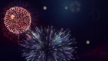 Gece gökyüzünde havai fişekler