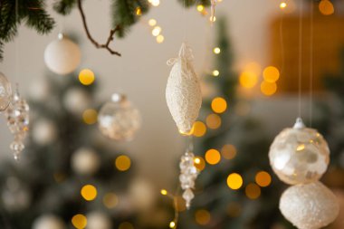 Güzel bokeh 'li Noel oyuncakları. Noel arkaplanı.