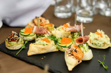 Havyarlı, salatalıklı