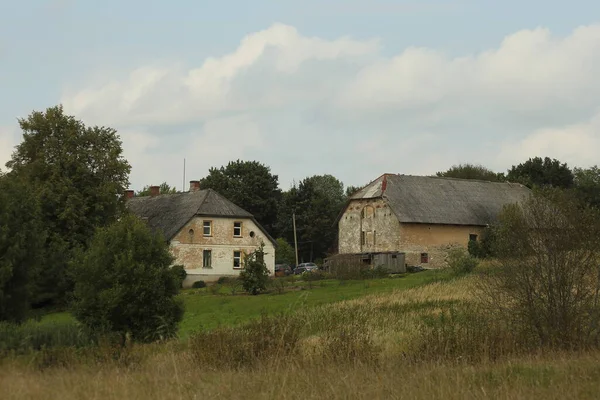 Gyönyörű táj lett tanyával — Stock Fotó