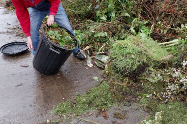 Yeşil atık atılır, gübre haline getirilir.