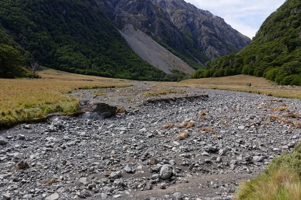 Έλλειψη Νερού Κάνει Την Κοίτη Του Ποταμού Στερέψει Μια Ξηρασία — Φωτογραφία Αρχείου