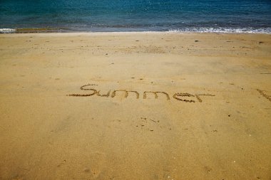 O yaz hissi, kumlu kumsallar ve mavi deniz