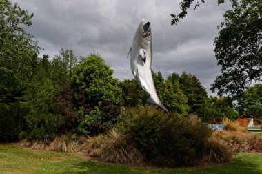Rakaia 'nın fiberglas somonu, Yeni Zelanda' nın güneyindeki kasabalardan birinde tanınan bir simge..