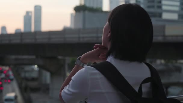 Portretul Unei Femei Asiatice Triste Oraș Care Uită Jur Simt — Videoclip de stoc