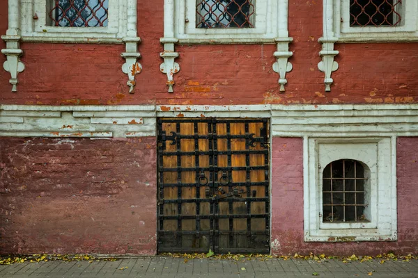 Деталь фасада старого здания в Москве — стоковое фото